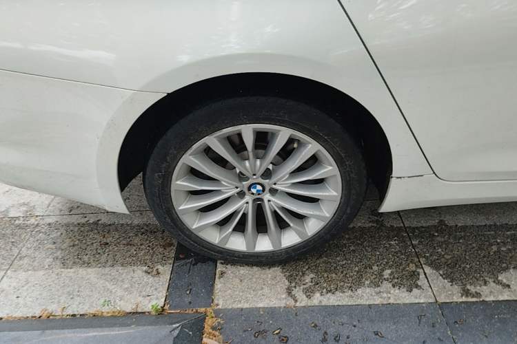 Used BMW 5 Series 2018 Revised Version 530Li Leading Edition Luxury Package Right Rear Wheel Hub