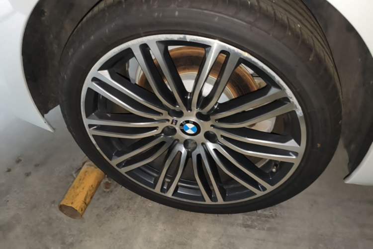 Used BMW 5 Series 2018 Restyled 530Li Leading Edition M Sport Package Right Rear Wheel Hub
