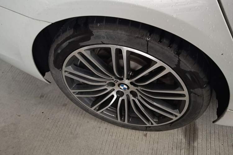 Used BMW 5 Series 2018 530Li Leading Model M Sport Package Right Rear Wheel Hub
