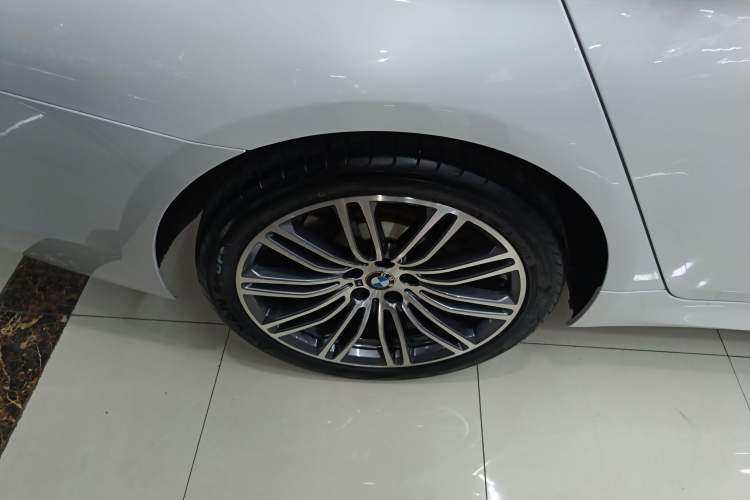 Used BMW 5 Series 2018 Restyled 530Li Leading Edition M Sport Package Right Rear Wheel Hub