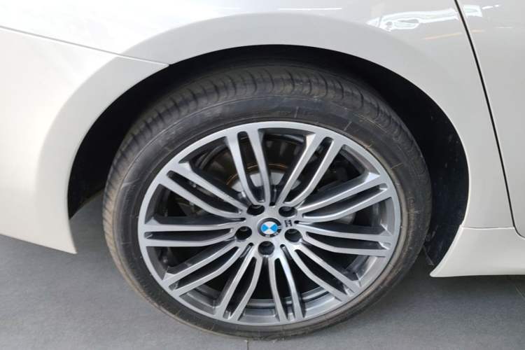 Used BMW 5 Series 2018 530Li Luxury Edition M Sport Package Right Rear Wheel Hub