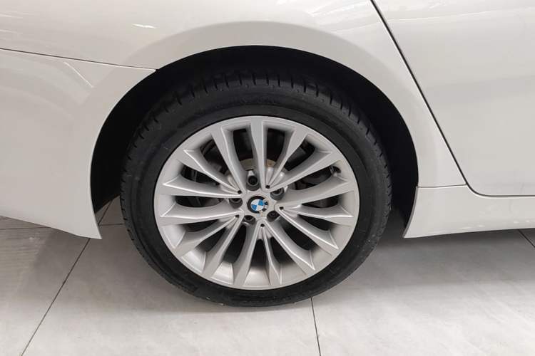 Used BMW 5 Series 2018 Revised Version 530Li Leading Edition Luxury Package Right Rear Wheel Hub