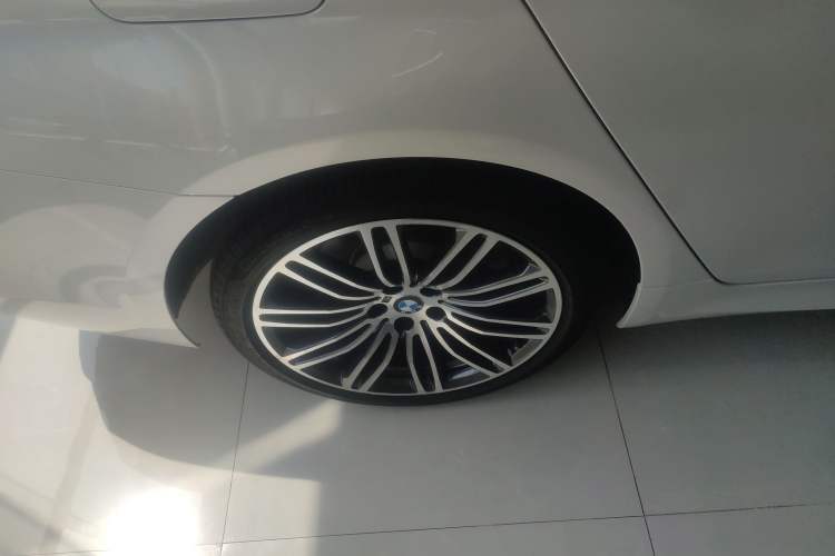 Used BMW 5 Series 2018 Restyled 530Li Leading Edition M Sport Package Right Rear Wheel Hub