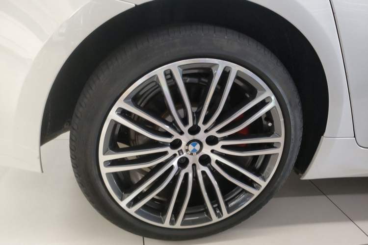 Used BMW 5 Series 2018 Restyled 530Li Leading Edition M Sport Package Right Rear Wheel Hub