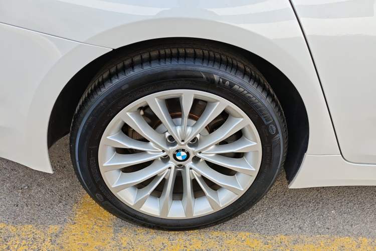 Used BMW 5 Series 2018 Revised Version 530Li Leading Edition Luxury Package Right Rear Wheel Hub