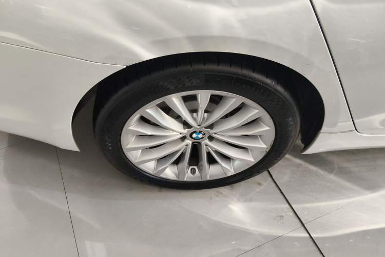 Used BMW 5 Series 2018 Revised Version 530Li Leading Edition Luxury Package Right Rear Wheel Hub