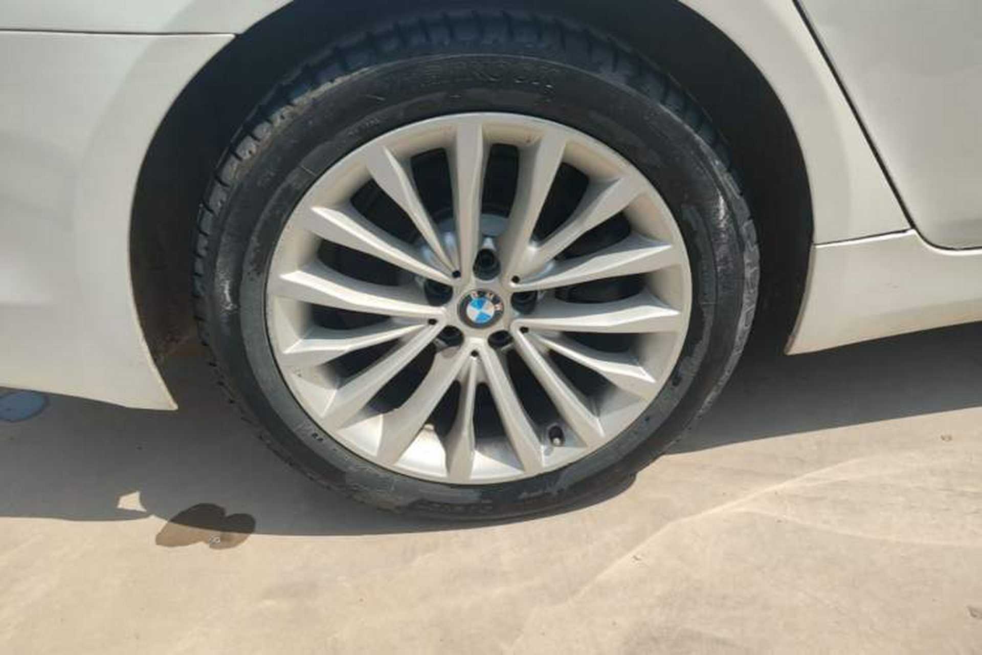 Used BMW 5 Series 2018 Revised Version 530Li Leading Edition Luxury Package Right Rear Wheel Hub