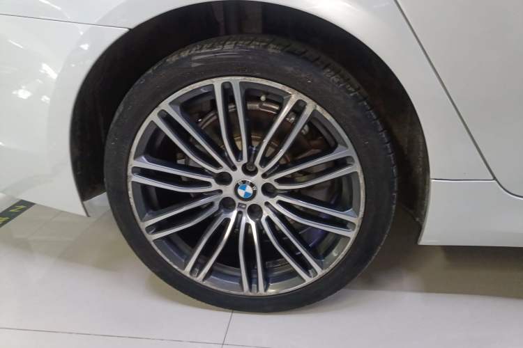 Used BMW 5 Series 2018 Restyled 530Li Leading Edition M Sport Package Right Rear Wheel Hub