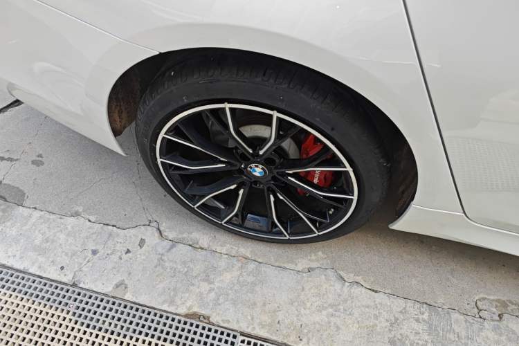 Used BMW 5 Series 2018 530Li xDrive M Sport Package Right Rear Wheel Hub