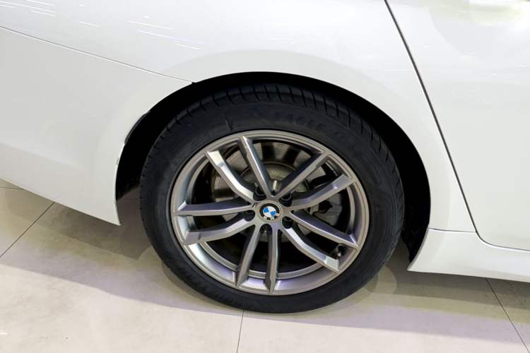 Used BMW 5 Series 2018 525i M Sport Package Right Rear Wheel Hub