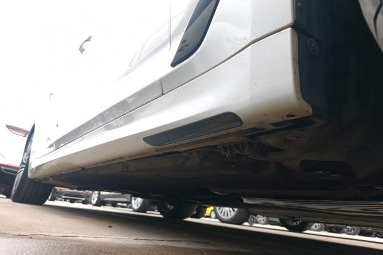 Used BMW 5 Series 2018 Restyled 530Li Luxury Edition M Sport Package Right Side Sill