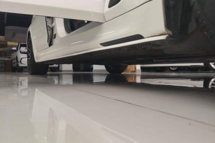 Used BMW 5 Series 2018 530Li Luxury Edition M Sport Package Right Side Sill