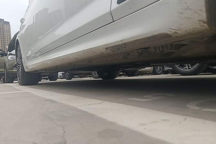 Used BMW 5 Series 2018 Restyled 530Li Leading Edition M Sport Package Right Side Sill