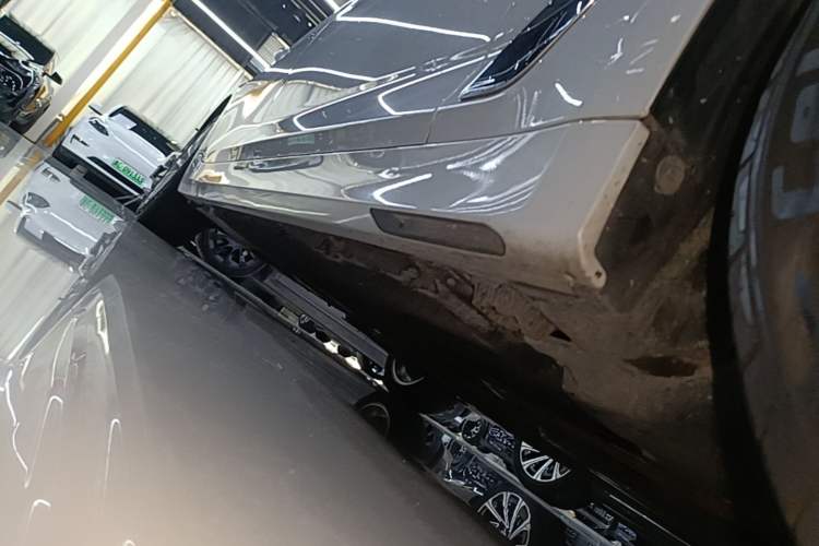 Used BMW 5 Series 2018 530Li Leading Edition Luxury Package Right Side Sill