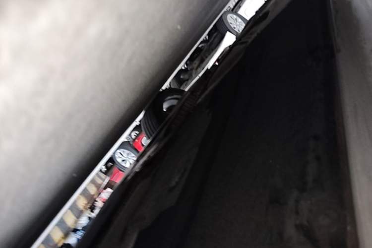 Used BMW 5 Series 2018 530Li Leading Model M Sport Package Right Side Sill