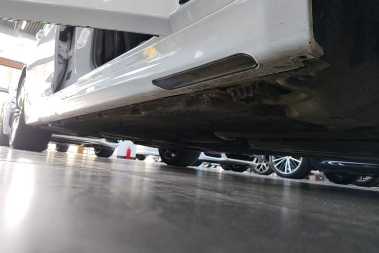 Used BMW 5 Series 2018 530Li Luxury Edition M Sport Package Right Side Sill