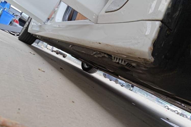 Used BMW 5 Series 2018 528Li Launch Special Edition Right Side Sill