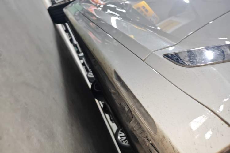 Used BMW 5 Series 2018 530Li Leading Edition Luxury Package Right Side Sill
