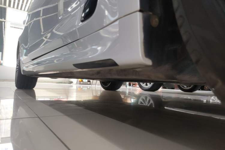 Used BMW 5 Series 2018 Restyled 530Li Leading Edition M Sport Package Right Side Sill