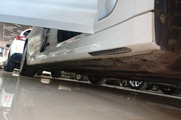 Used BMW 5 Series 2018 525Li Luxury Package Right Side Sill