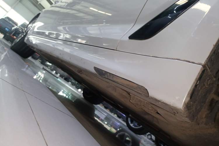 Used BMW 5 Series 2018 Restyled 530Li Leading Edition M Sport Package Right Side Sill