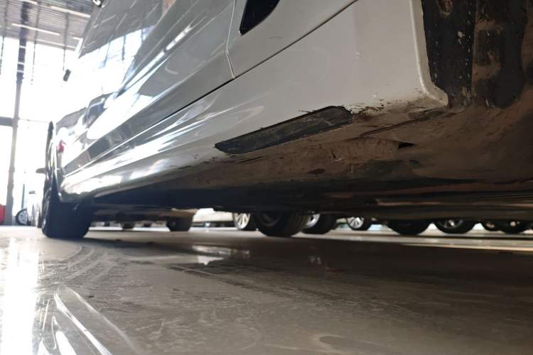 Used BMW 5 Series 2018 525Li M Sport Package Right Side Sill