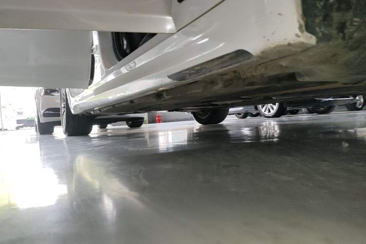 Used BMW 5 Series 2018 525Li M Sport Package Right Side Sill