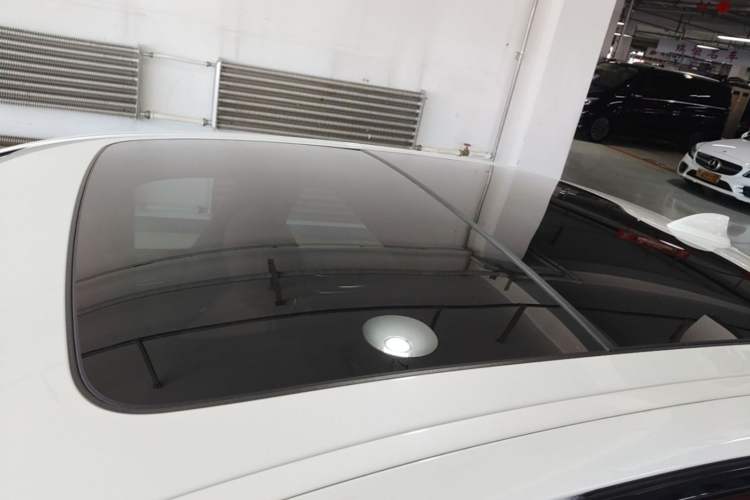 Used BMW 5 Series 2018 Facelifted 530Li xDrive M Sport Package Roof