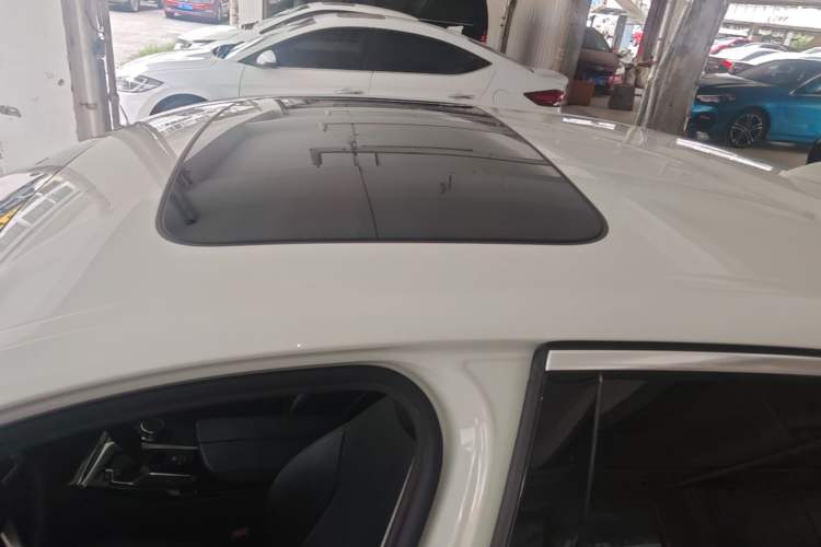 Used BMW 5 Series 2018 525Li Luxury Package Roof