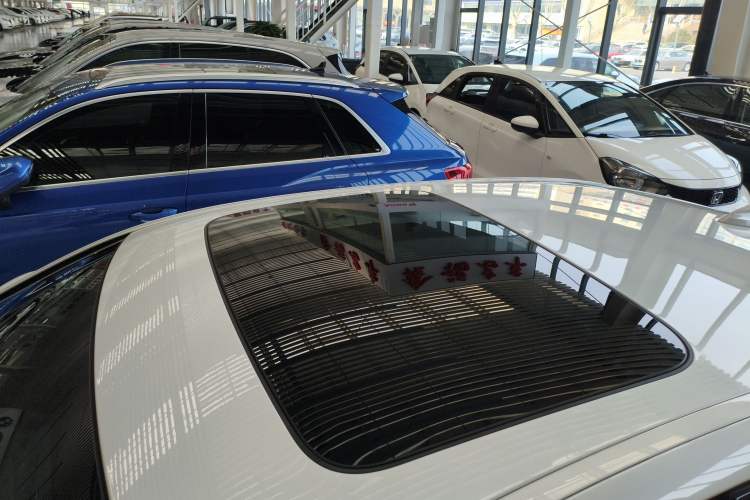 Used BMW 5 Series 2018 525Li M Sport Package Roof