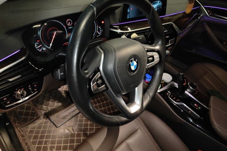 Used BMW 5 Series 2018 525Li Luxury Package Steering Wheel