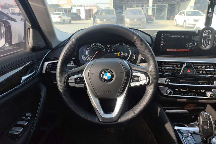 Used BMW 5 Series 2018 525Li Luxury Package Steering Wheel