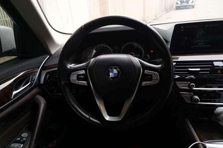 Used BMW 5 Series 2018 525Li Luxury Package Steering Wheel