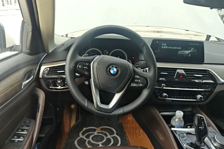 Used BMW 5 Series 2018 530Li Leading Edition Luxury Package Steering Wheel