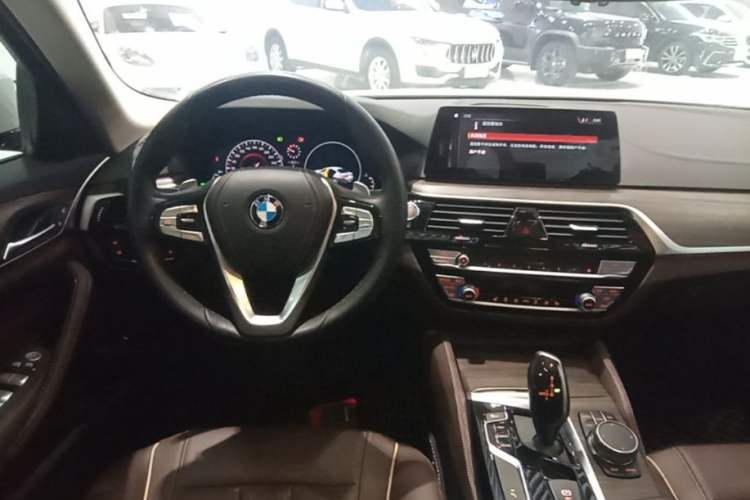 Used BMW 5 Series 2018 Revised Version 530Li Leading Edition Luxury Package Steering Wheel