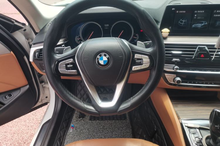 Used BMW 5 Series 2018 Revised Version 530Li Leading Edition Luxury Package Steering Wheel