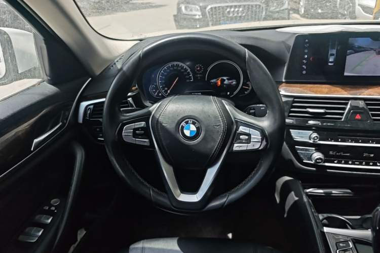 Used BMW 5 Series 2018 525Li Luxury Package Steering Wheel