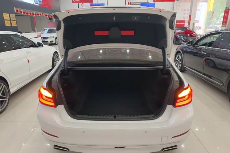 Used BMW 5 Series 2018 525Li Luxury Package Trunk