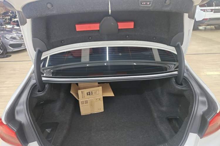 Used BMW 5 Series 2018 Restyled 530Li Leading Edition M Sport Package Trunk