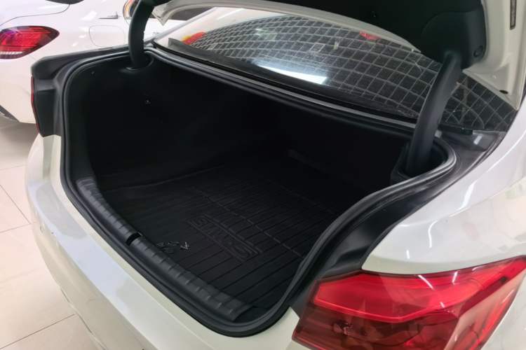 Used BMW 5 Series 2018 525Li Luxury Package Trunk