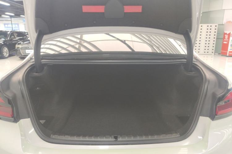 Used BMW 5 Series 2018 530Li Luxury Edition M Sport Package Trunk