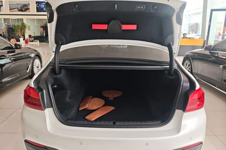 Used BMW 5 Series 2018 Restyled 530Li Luxury Edition M Sport Package Trunk
