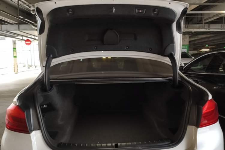 Used BMW 5 Series 2018 Restyled 530Li Leading Edition M Sport Package Trunk