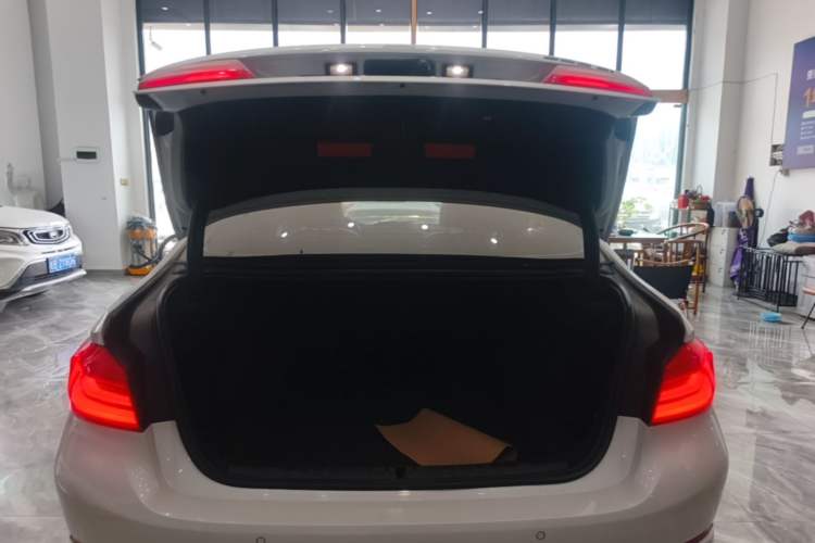 Used BMW 5 Series 2018 528Li Launch Special Edition Trunk