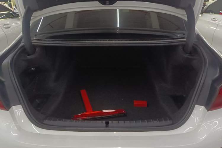 Used BMW 5 Series 2018 528Li Launch Special Edition Trunk