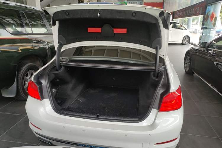 Used BMW 5 Series 2018 525Li Luxury Package Trunk