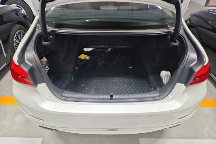 Used BMW 5 Series 2018 530Li Leading Edition Luxury Package Trunk