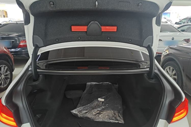 Used BMW 5 Series 2018 525Li Luxury Package Trunk