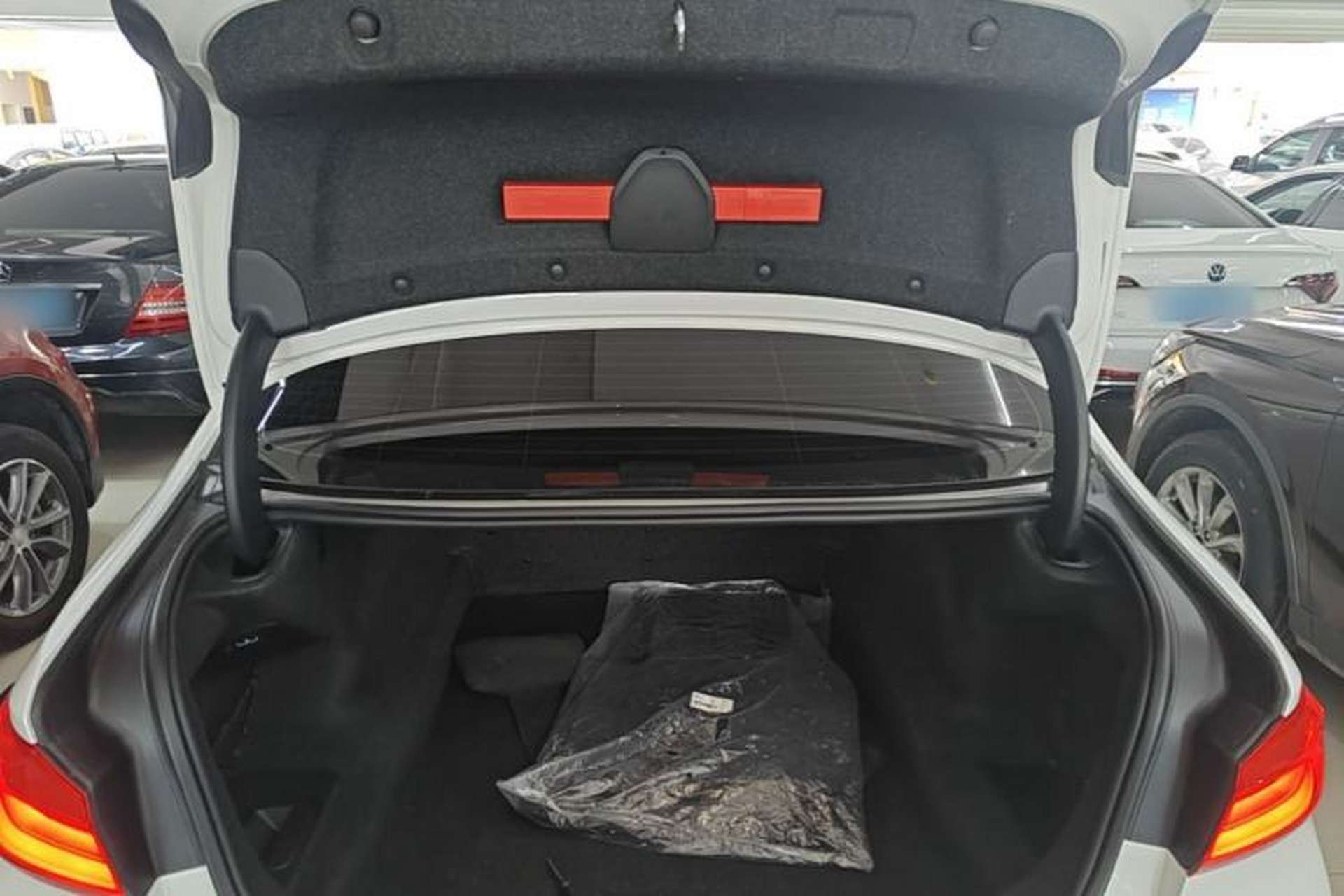 Used BMW 5 Series 2018 525Li Luxury Package Trunk