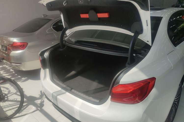 Used BMW 5 Series 2018 Restyled 530Li Leading Edition M Sport Package Trunk
